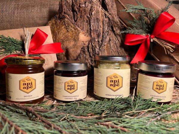 Confezione natalizia con miele e conserve