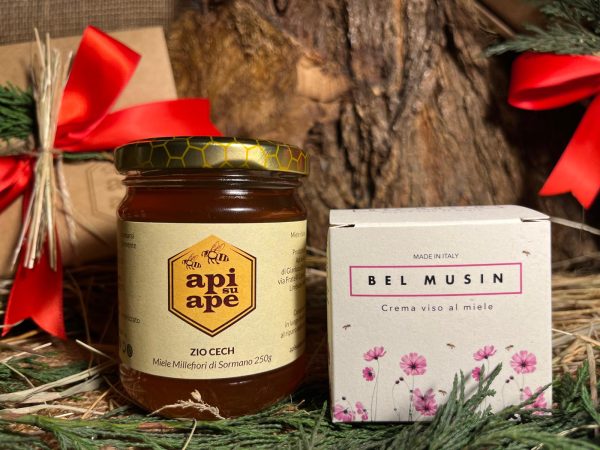 Confezione natalizia con crema viso al miele e miele