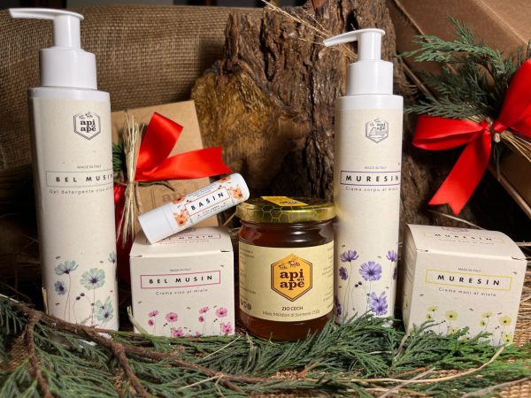 Confezione natalizia con cosmetici al miele e miele